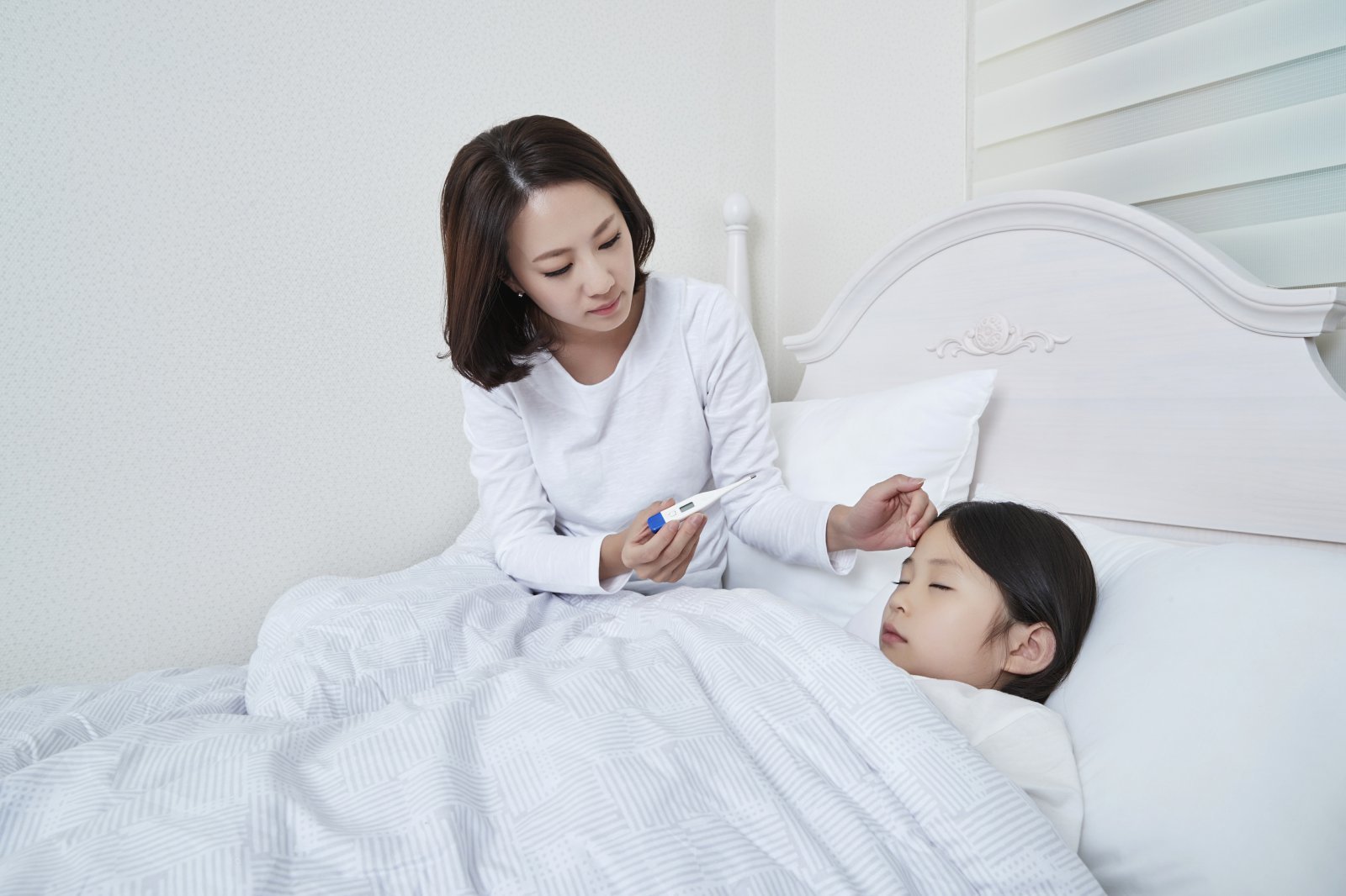 “한밤 중 불덩이 된 아이”…‘소아고열’ 대처법은?