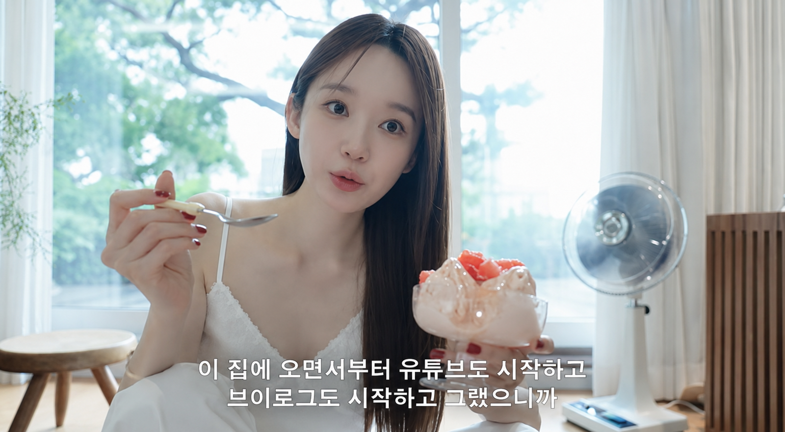 다비치 강민경이 유튜브를 통해 8~9년간 살았던 집을 떠나 새집으로 이사한다고 밝혔다. 유튜브 ‘걍밍경’ 화면