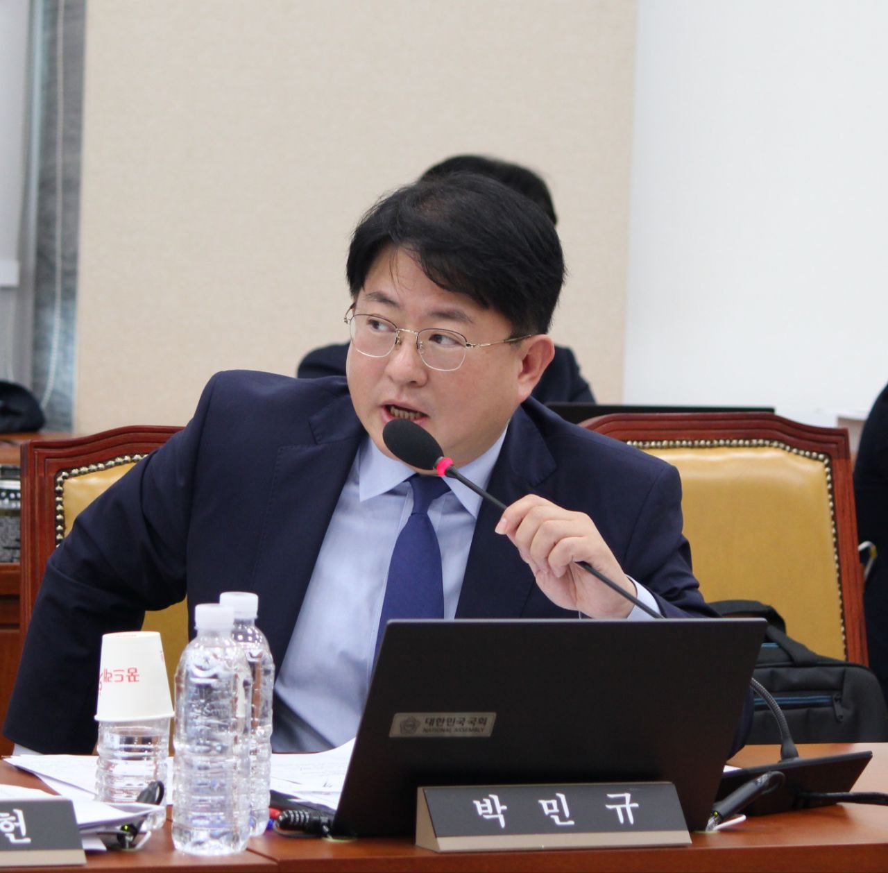 노동계 반발에 與 ‘임금 일부 지역화폐 지급’ 개정안 철회
