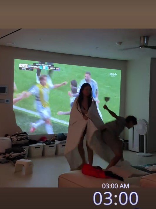 Footballer Lee Dong-gook's wife apologizes for children's World Cup viewing noise