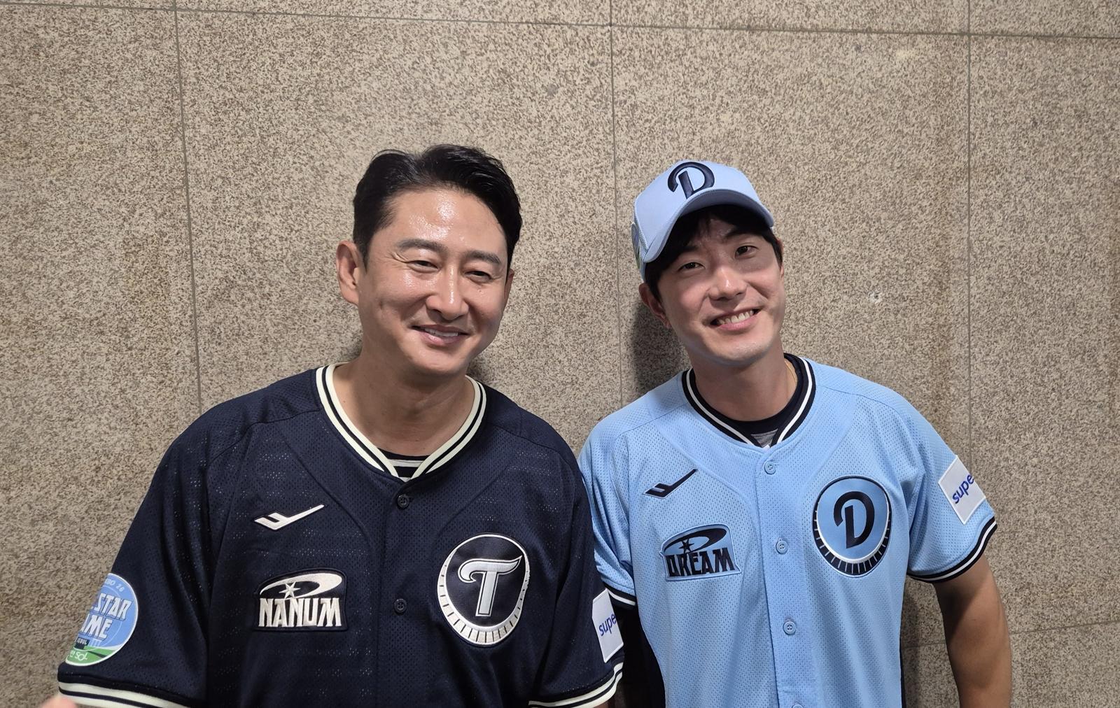 ‘잠실 스타’ 박용택·김재호, 퓨처스 올스타 시구…“마운드 올라가니 마지막 실감”