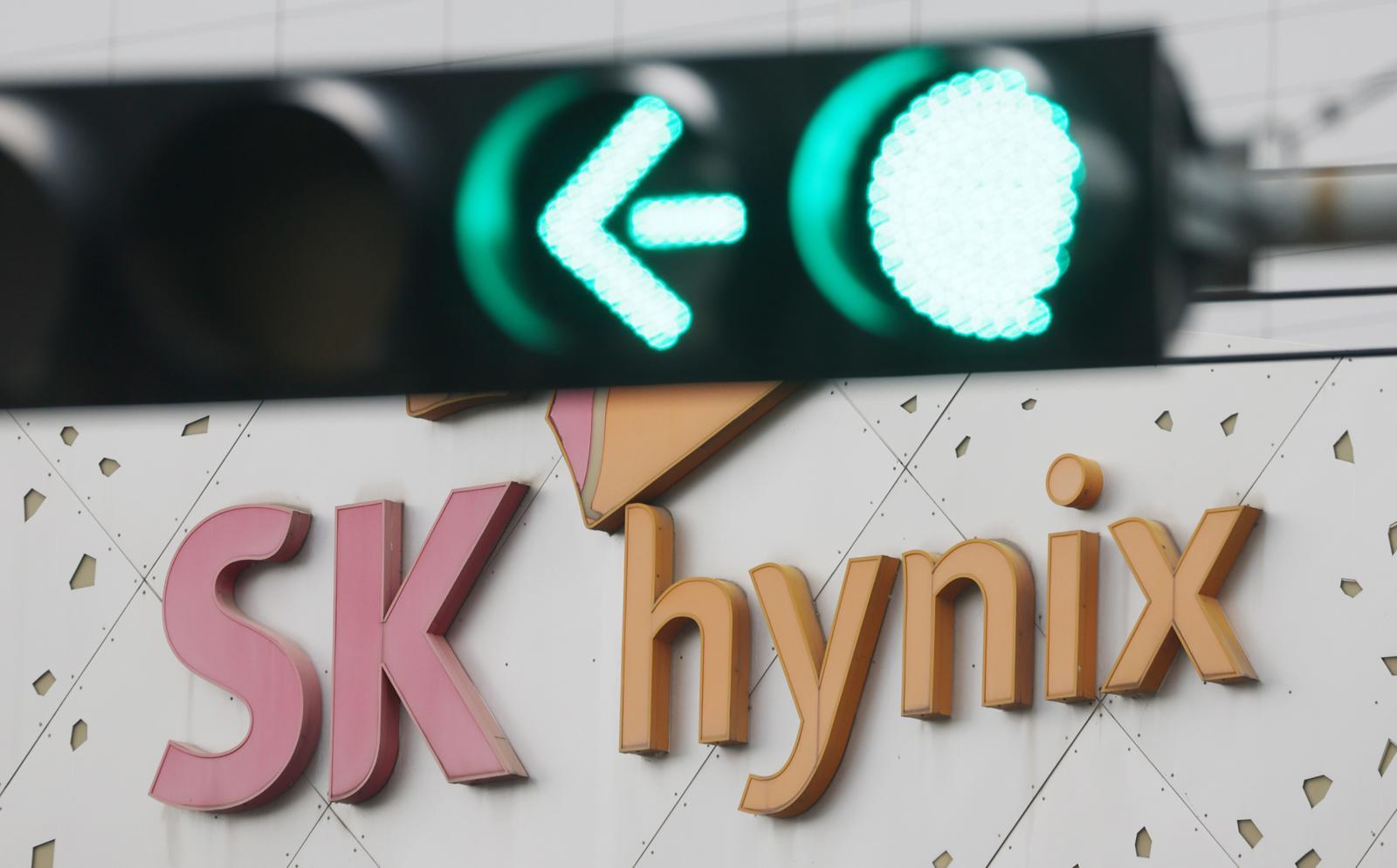 삼성은 파운드리, SK는 메모리 세일즈…이재용·최태원 미국행 주목