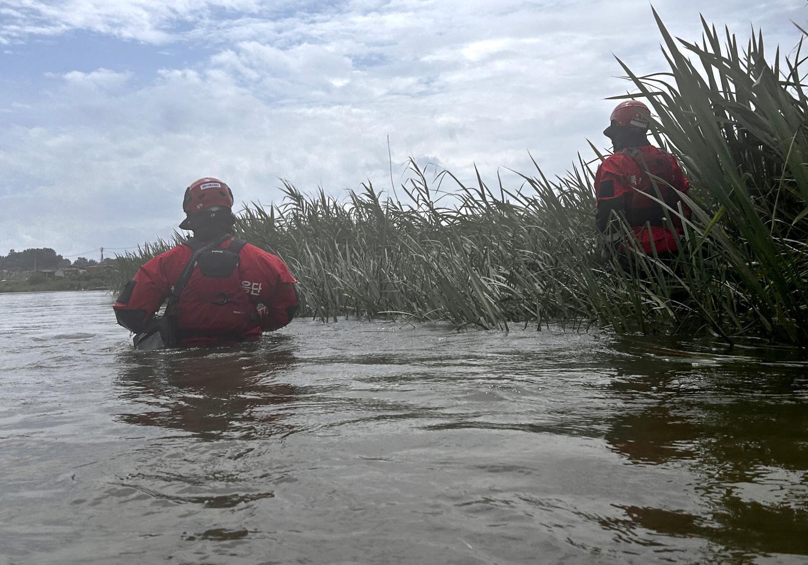 급류에 휩쓸려 실종된 70대 수색 나흘째…헬기 2대 투입