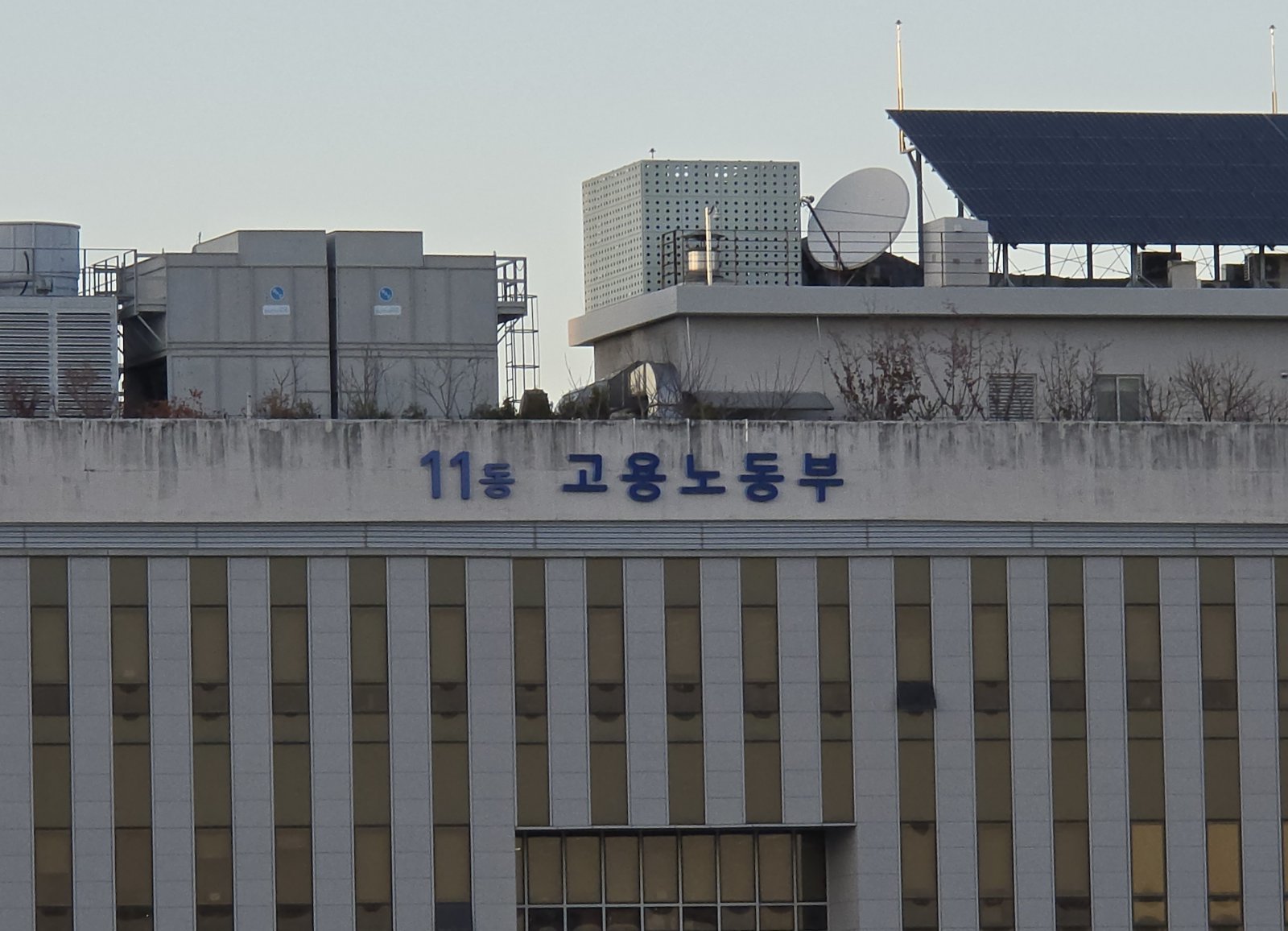 상반기 육아휴직급여 수급자 10만 명 돌파…남성 비중 38.8%