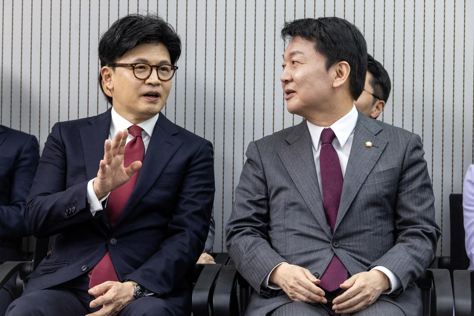 지난 국민의힘 대선 경선 당시 한동훈 무소속 의원과 안철수 국민의힘 의원 2025.4.29 ⓒ 뉴스1 국회사진취재단