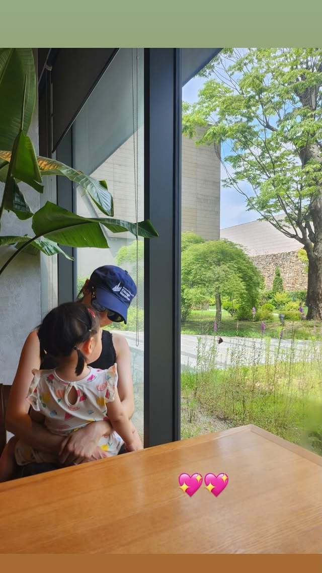 ‘결혼 7년차’ 이연희, 두 살 딸 꼭 껴안고 애정 가득 “♥”