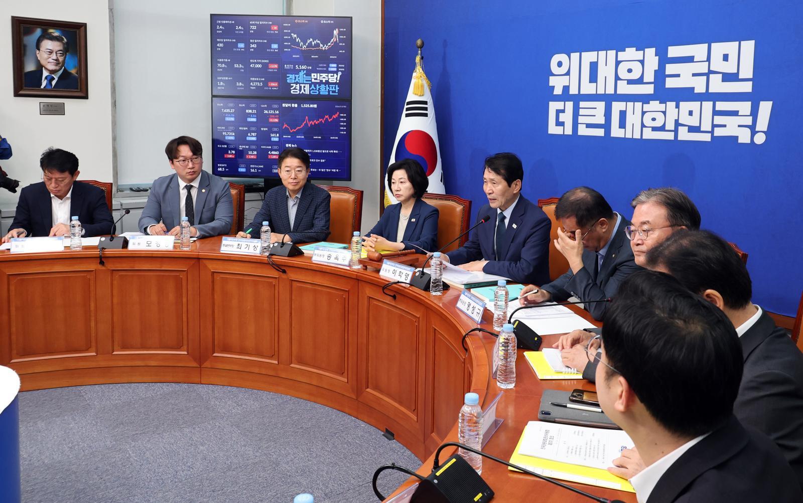 ‘선호투표’ 갈등에, 후보등록 사흘앞 전대룰도 못정한 與