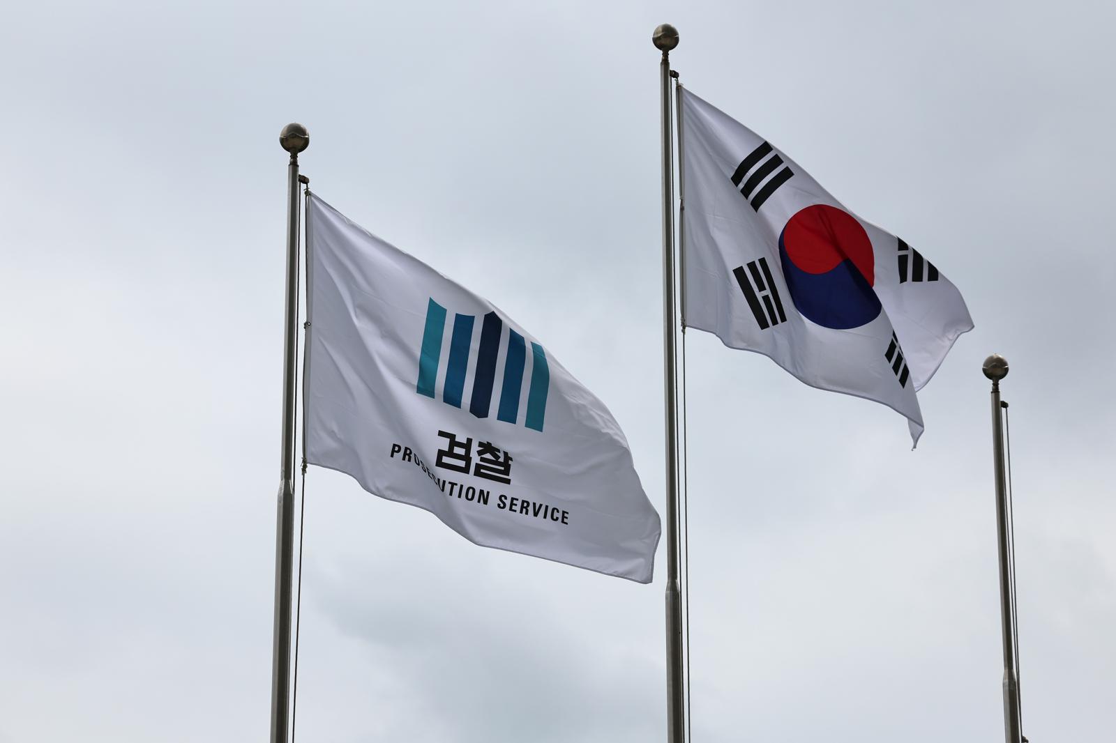 미성년 제자 상대로 성착취물 제작한 30대 교사 檢 송치