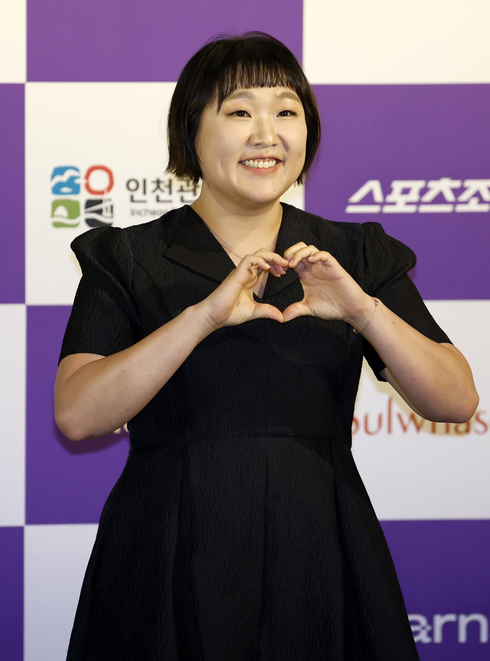 이수지, 성대결절 수술…“충분히 회복 후 복귀”