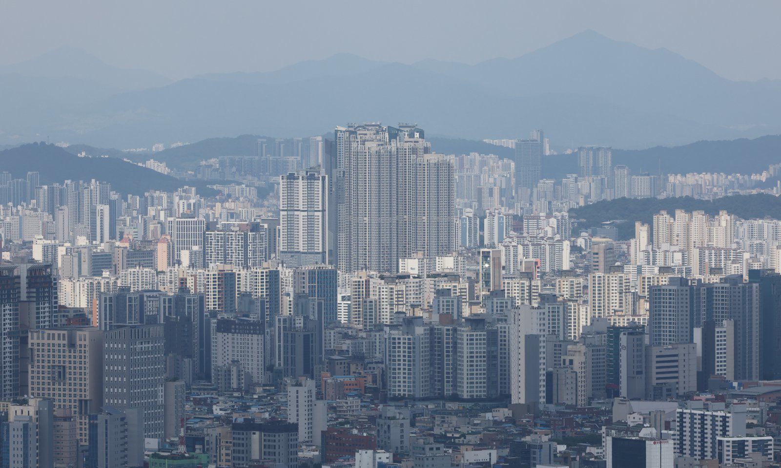 대출 규제에 중저가 아파트 쏠림…서울 20개구 전고점 돌파