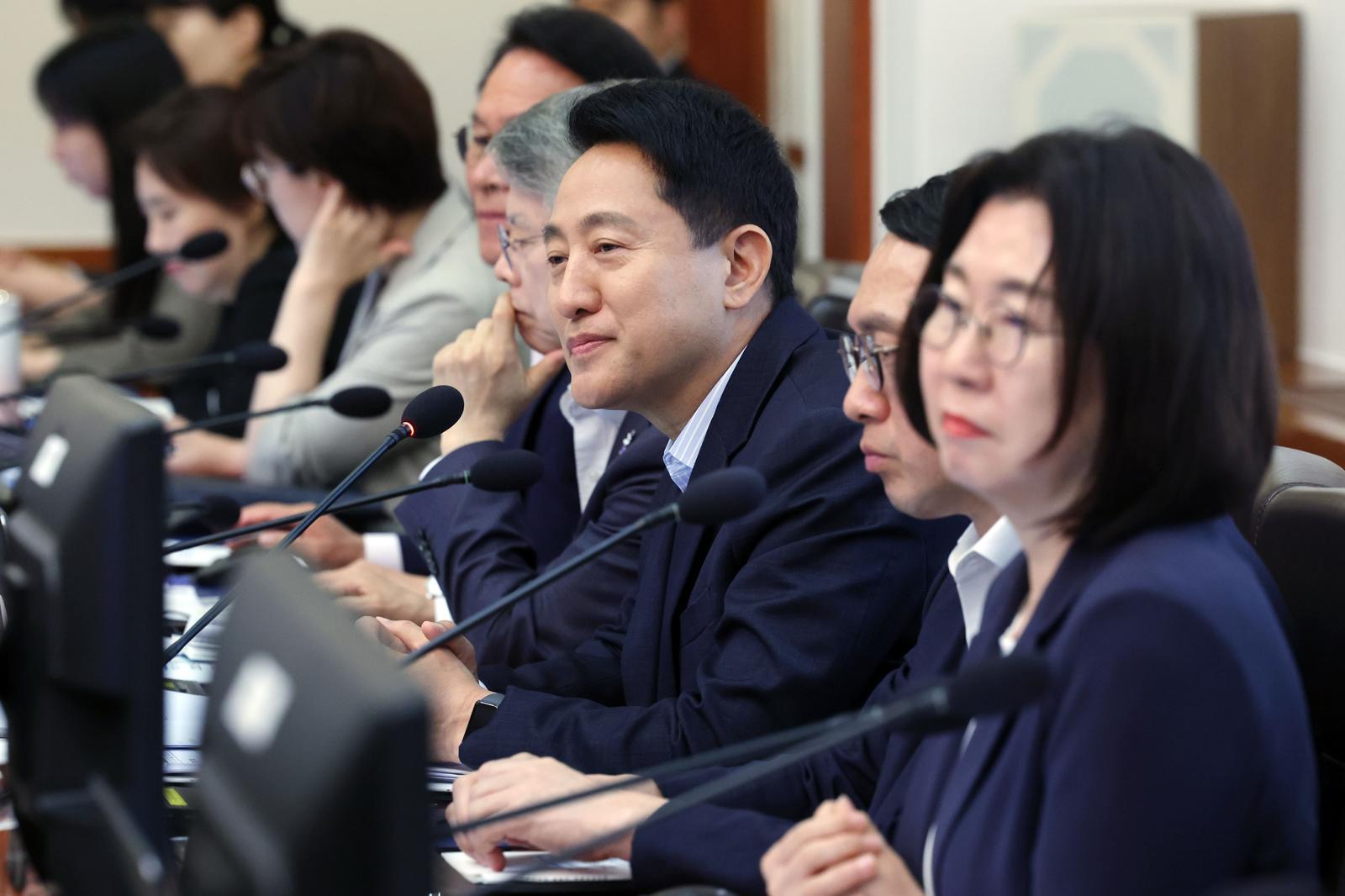 오세훈 “한말씀 드려도 되겠나”…한성숙 “서류로 받겠다”