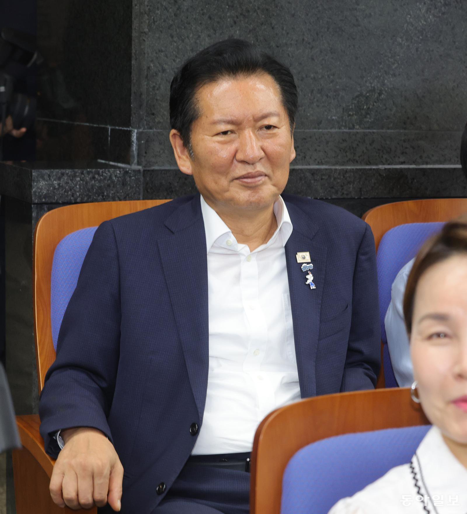 정청래, ‘흡수합당’ 김민석 저격 “무릎꿇고 악수하나”