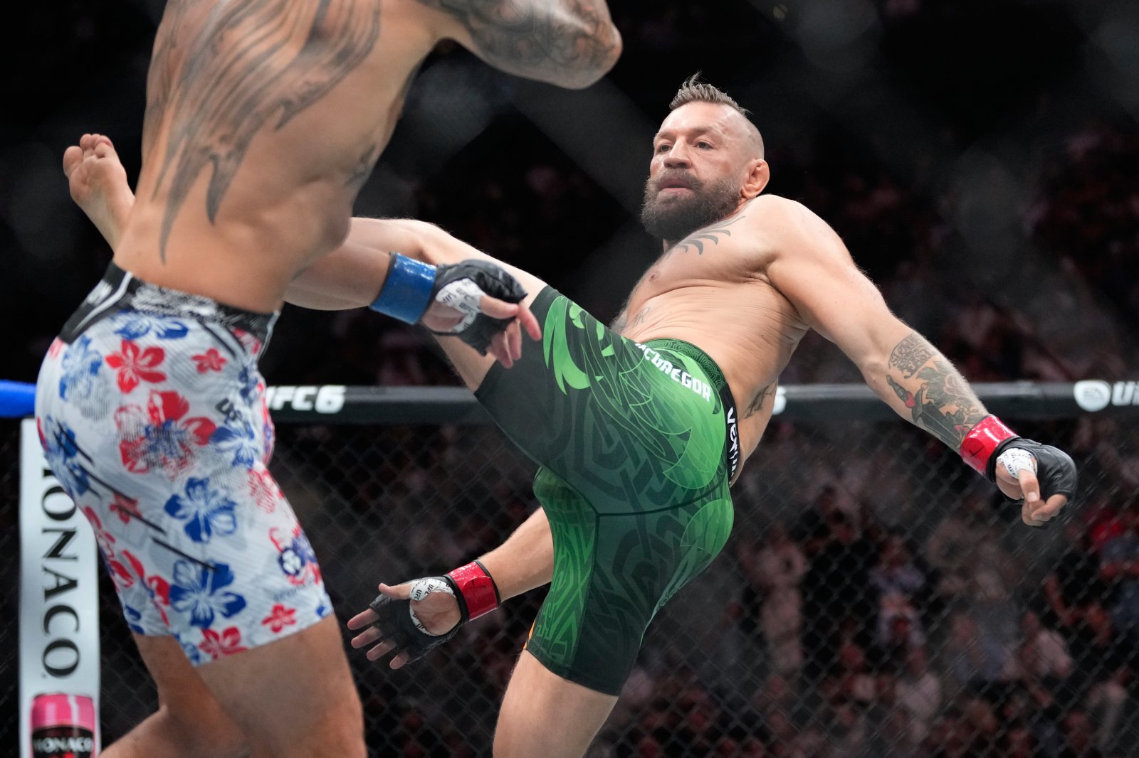 5년 만의 UFC 복귀전서 ‘69초 패배’ 맥그리거 “다친 채 경기한 거 아냐”