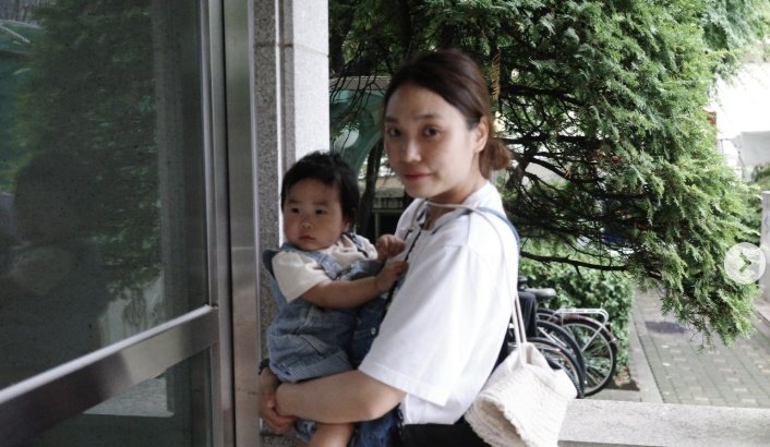 안테나 떠난 이진아, 반가운 근황…딸이 있었네