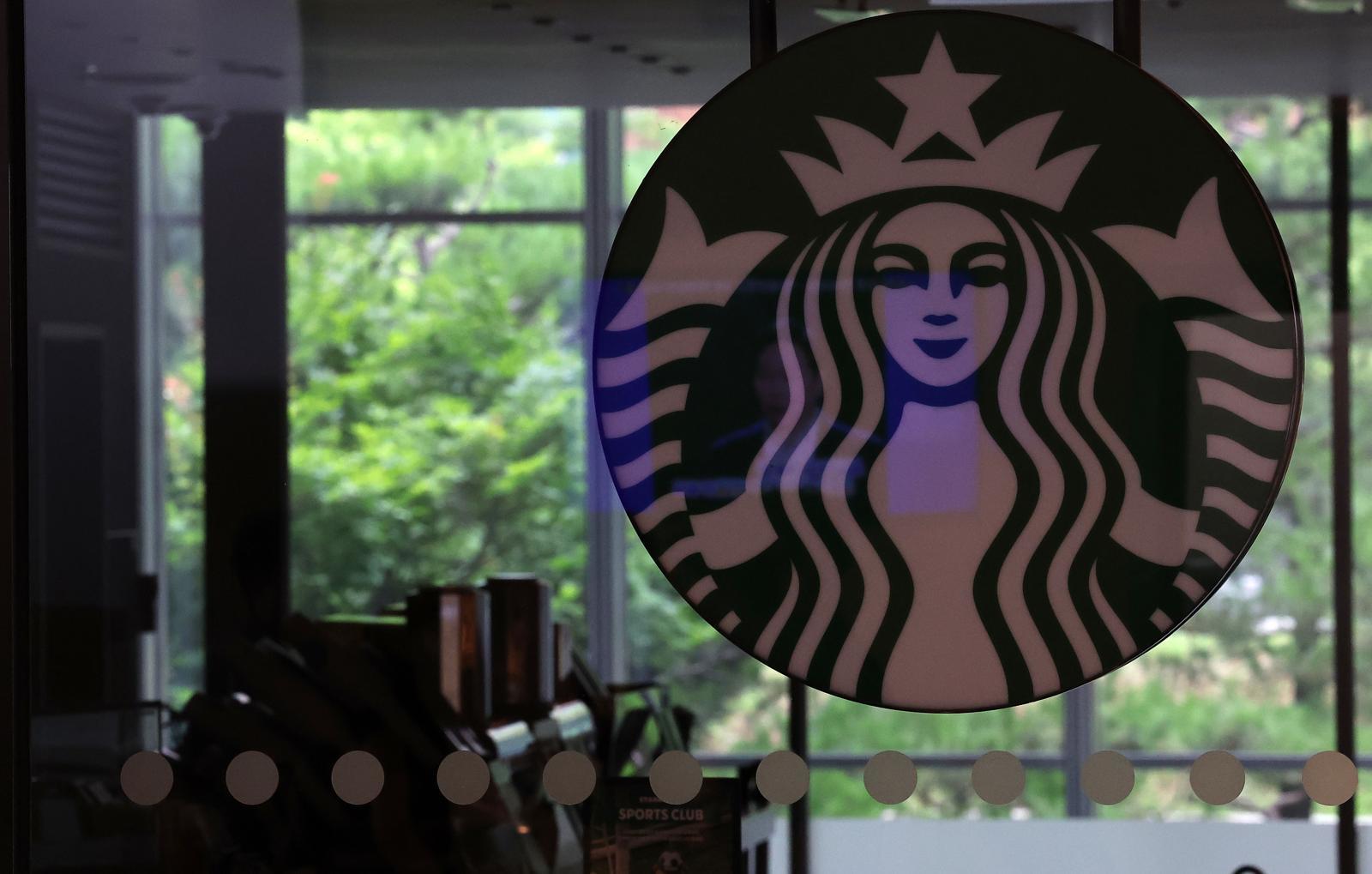 Twosome Place Leads Starbucks in Payments Amidst Marketing Controversy