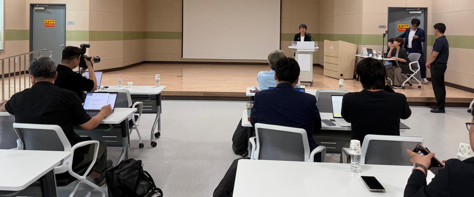 “국립의대 통합 이달 말까지 합의하라”