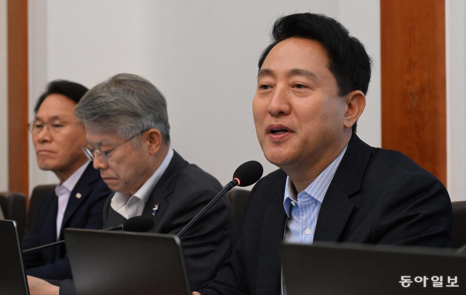 오세훈 “부동산 한말씀 드려도 되겠나” 한성숙 “서류로 받겠다”