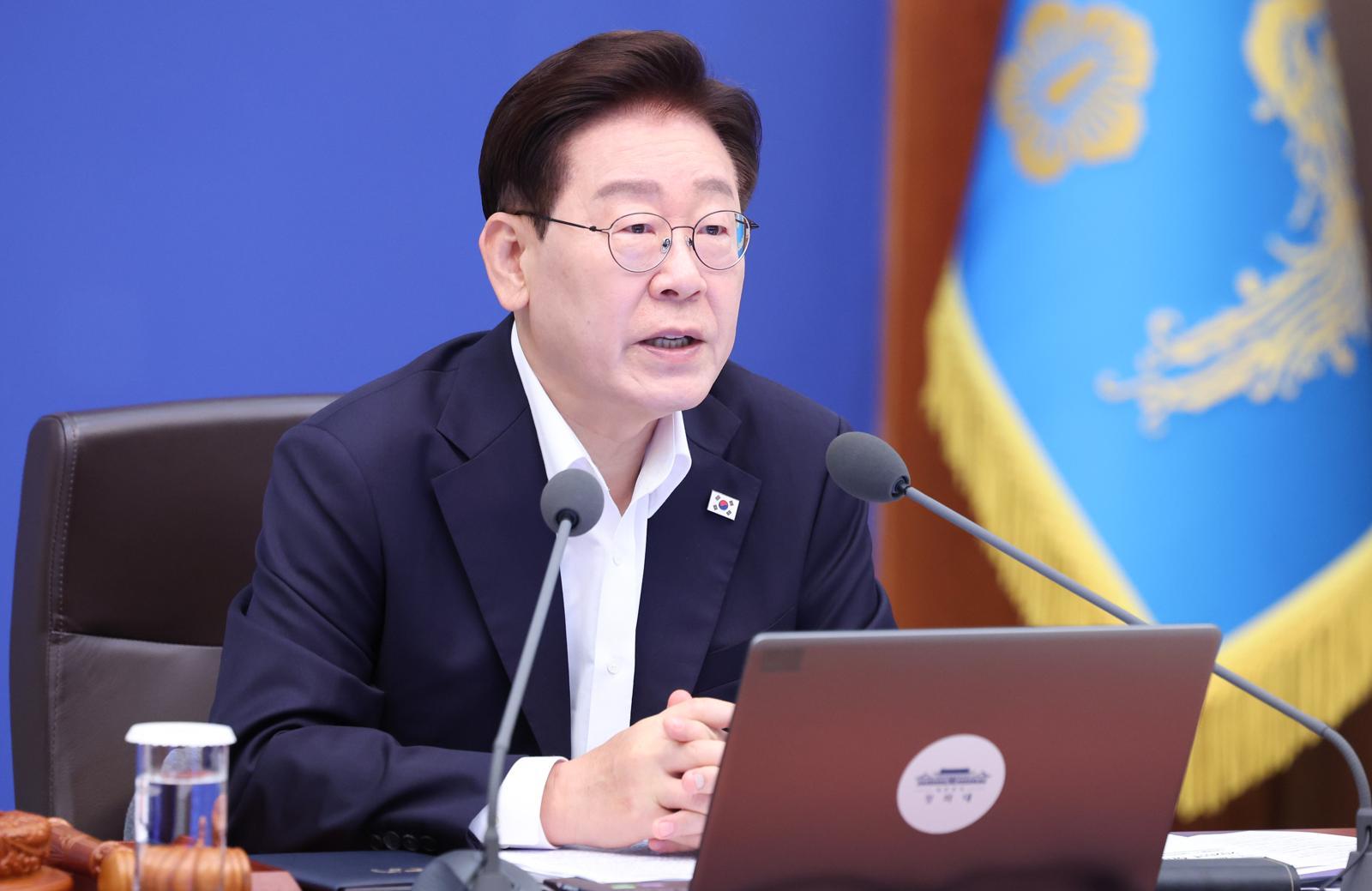 올해 성장률 3%로 높여 잡은 정부, 취업자 전망은 낮춰