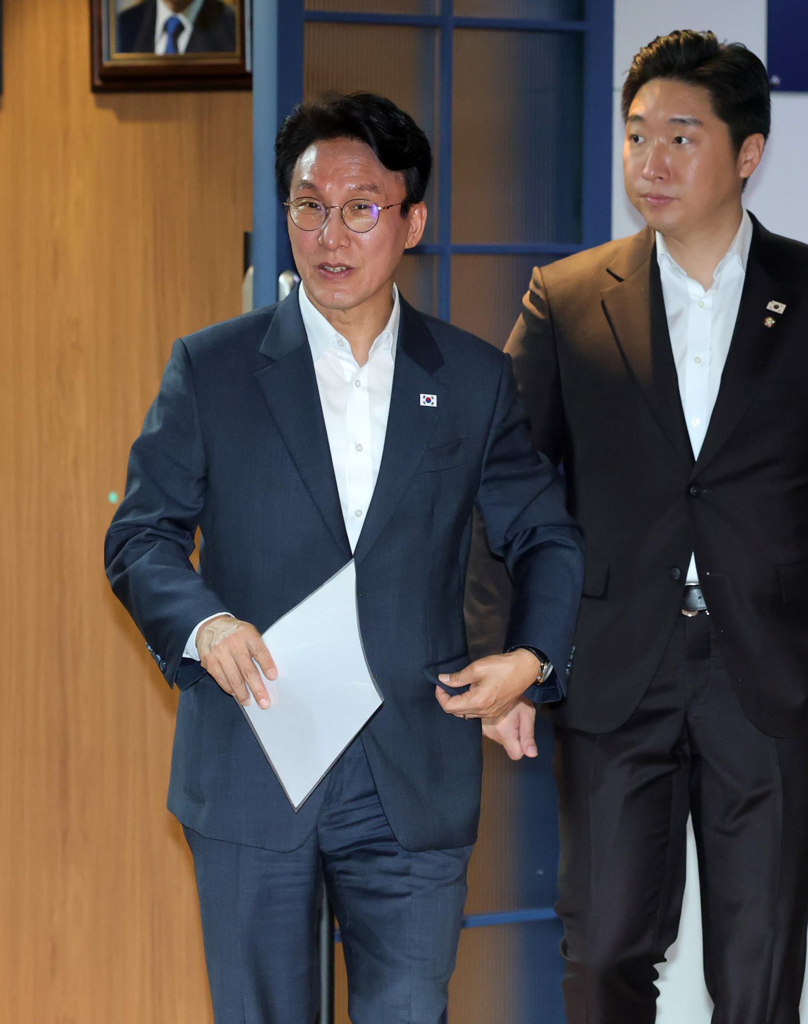 김민석 “조국당과 합당, 민주당 당명·정체성 유지땐 가능”