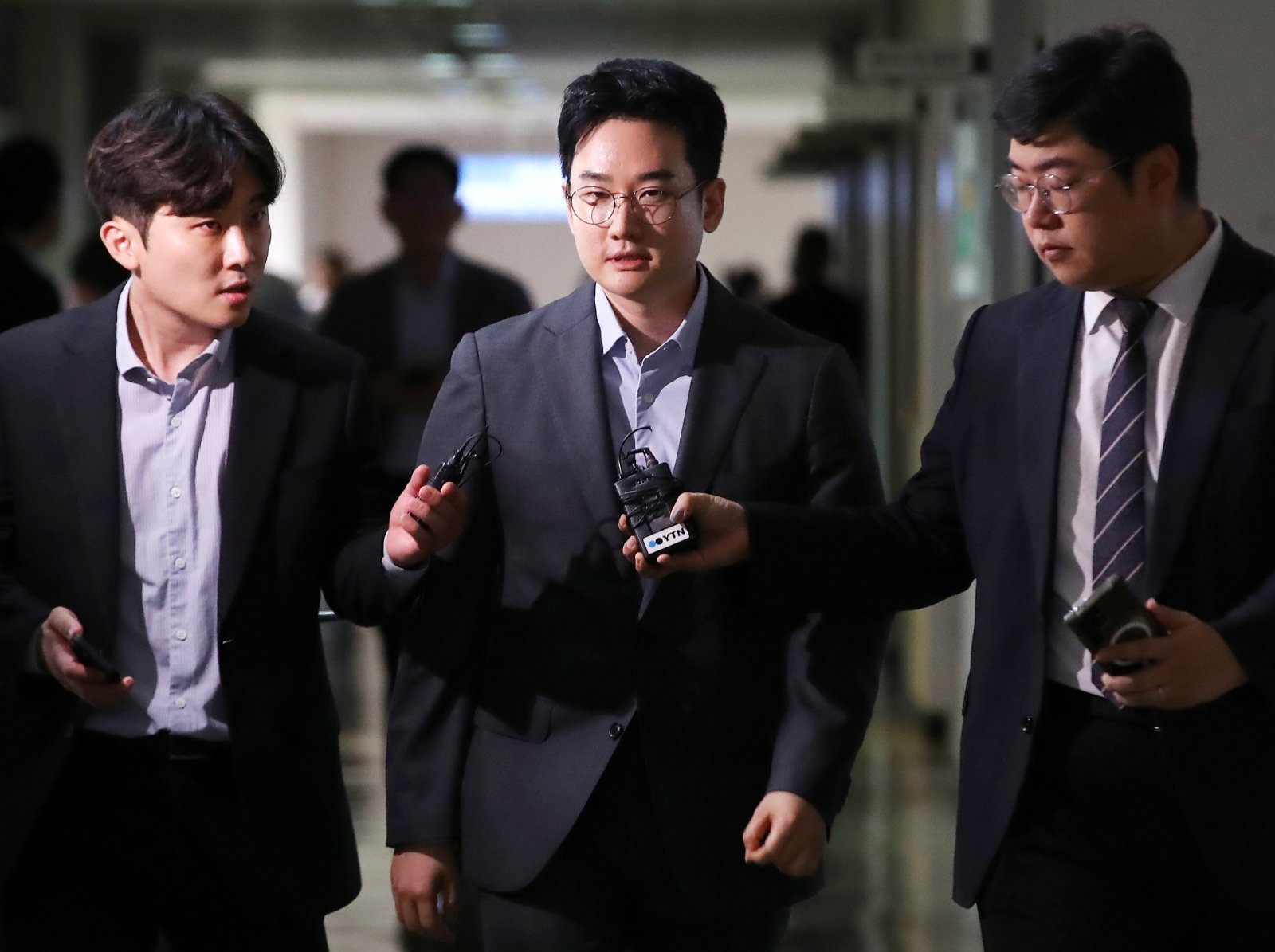 ‘피습 자작극’ 정이한父 정근 “언론에 다 나왔구만”…이후 묵묵부답