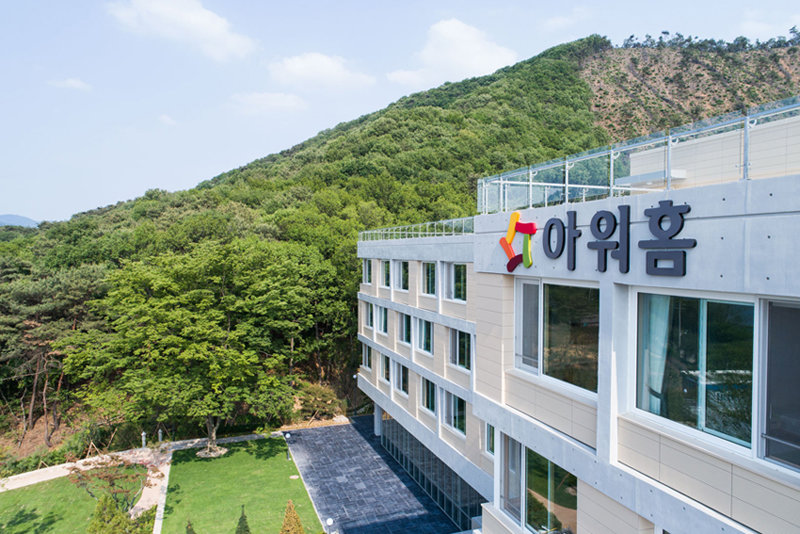 아워홈 용인공장 끼임 사고 50대 근로자 끝내 숨져
