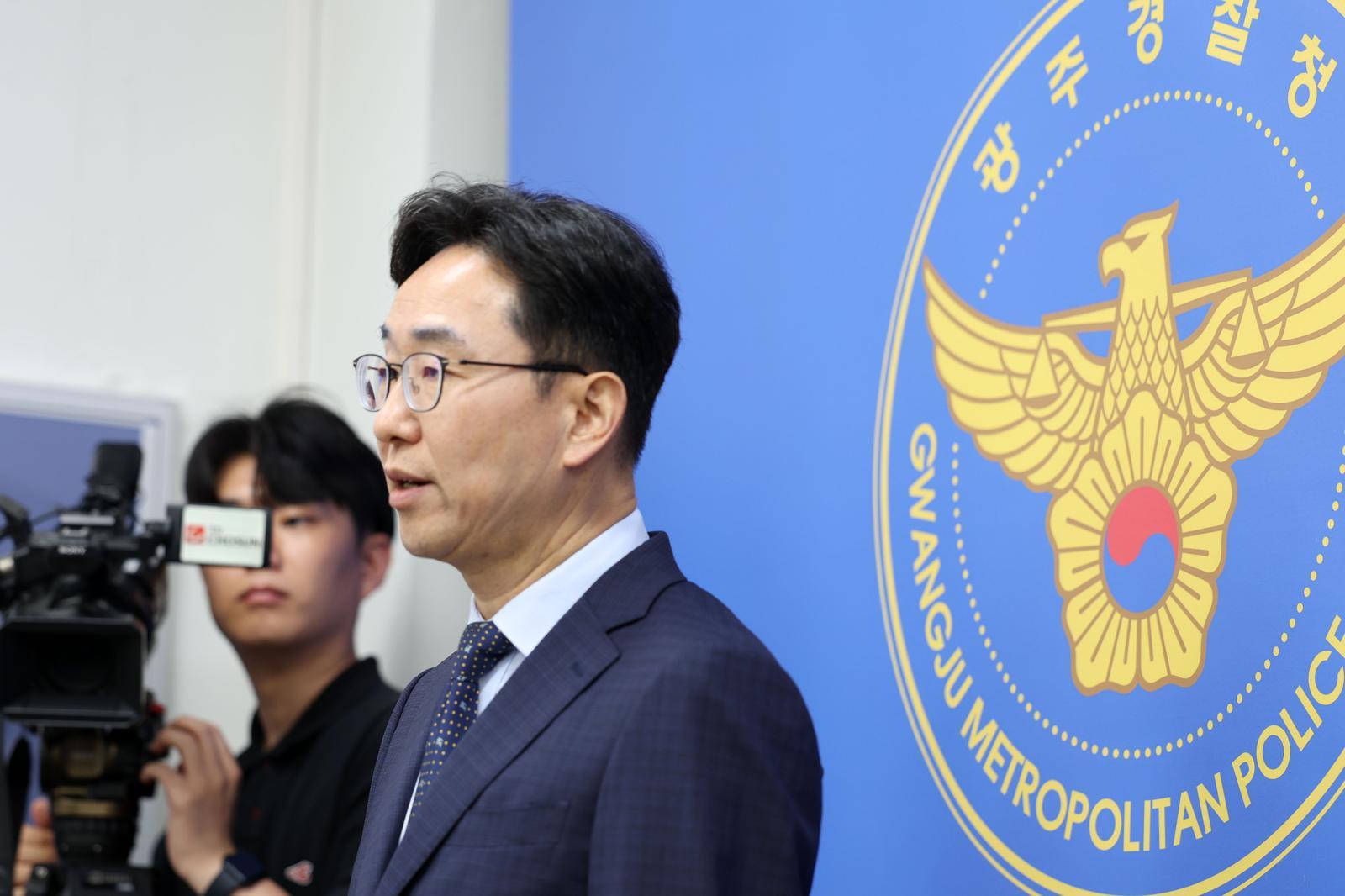 오동욱 특별수사단장(경무관)이 15일 광주경찰청 기자실에서 경찰청 국가수사본부 ‘장윤기 살인사건 관련 진상규명 특별수사단’의 중간수사결과를 발표하고 있다. 2026.7.15/뉴스1