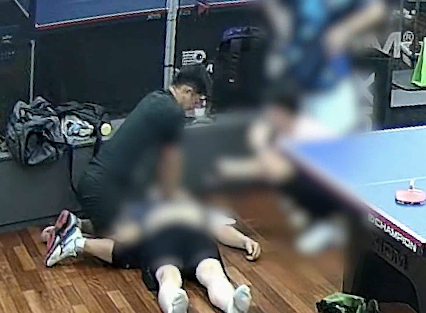 탁구치다 쓰러진 70대, 비번 경찰이 살렸다…10분간 CPR