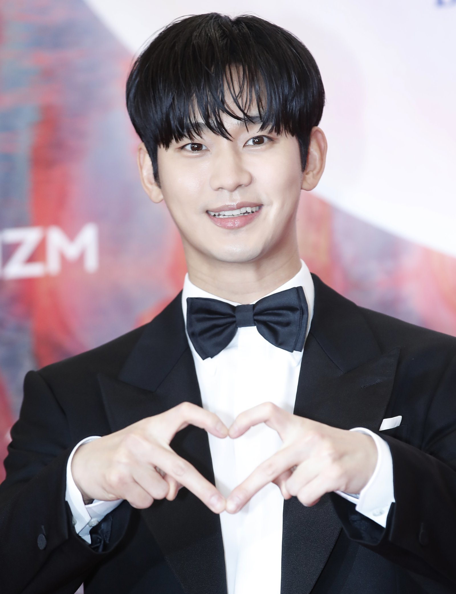 ‘광고 복귀’ 김수현, 차기작 40편 몰렸다…업계도 ‘촉각’