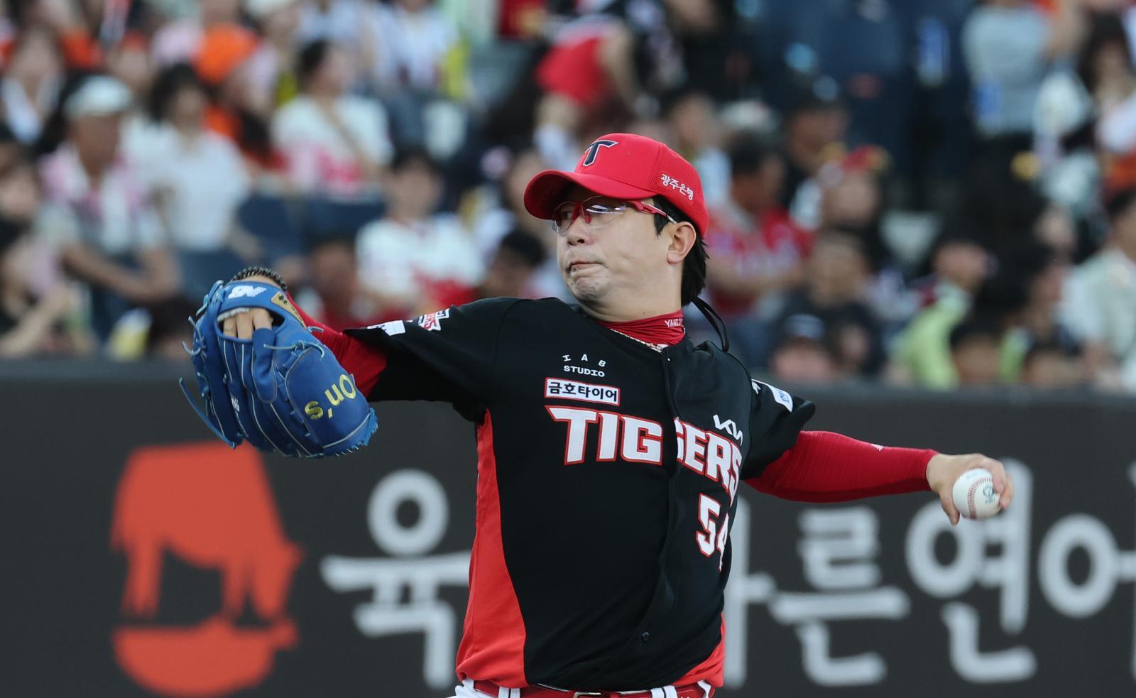 9일 오후 대전 한화생명 볼파크에서 열린 프로야구 ‘2025 신한 SOL뱅크 KBO 리그’ 기아 타이거즈와 한화 이글스 경기에서 기아 선발투수 양현종이 역투하고 있다. 2025.7.9 ⓒ 뉴스1
