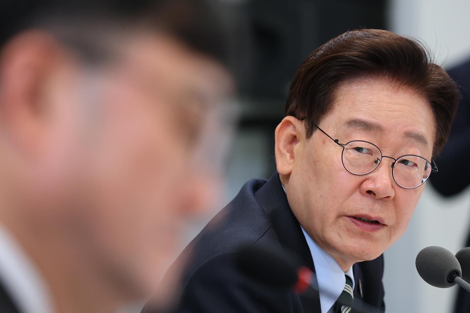 이재명 대통령이 16일 청와대 영빈관에서 열린 보건복지부, 식품의약품안전처, 성평등가족부, 국민권익위원회 2차 업무보고에서 발언을 하고 있다. 뉴스1