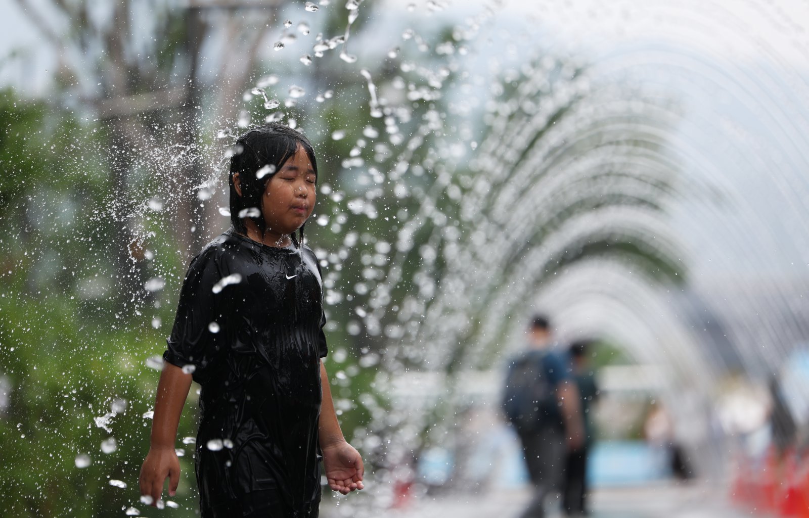 Hot Weather and Rain Expected Across South Korea on Constitution Day