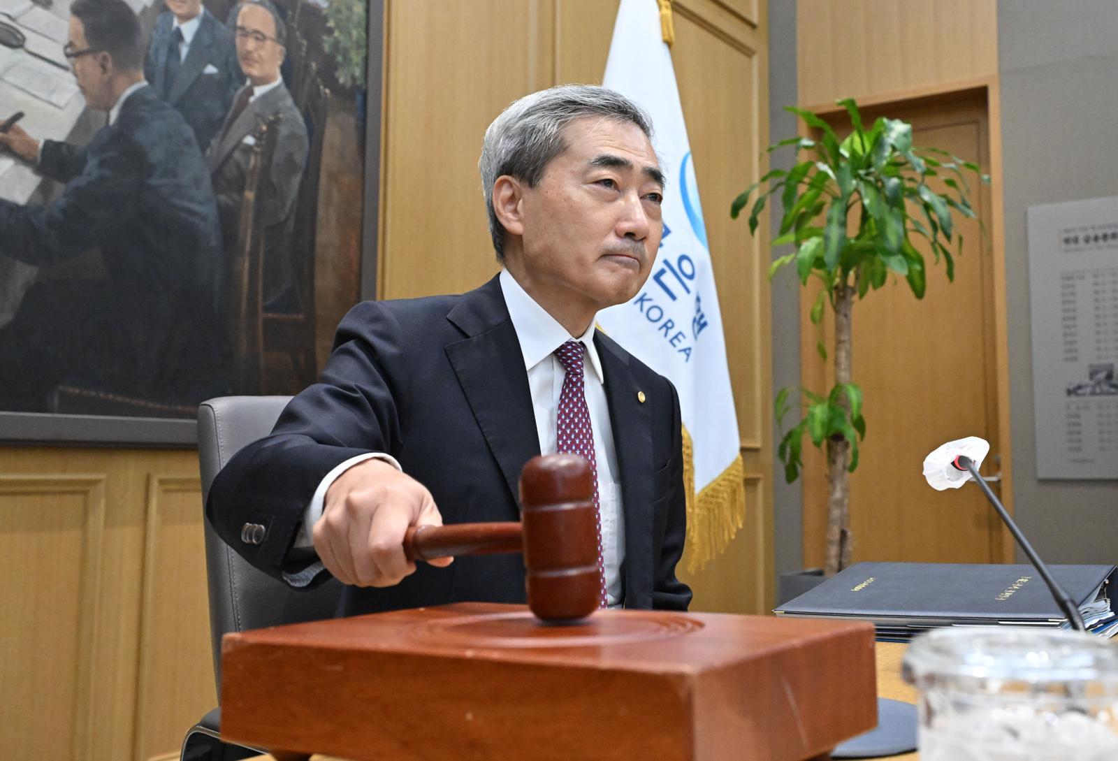 한은, 3년6개월 만에 긴축 전환…‘年3%대 금리 시대’ 열리나