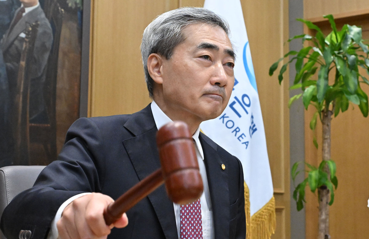 3년6개월만에 금리 인상… 연내 더 올린다