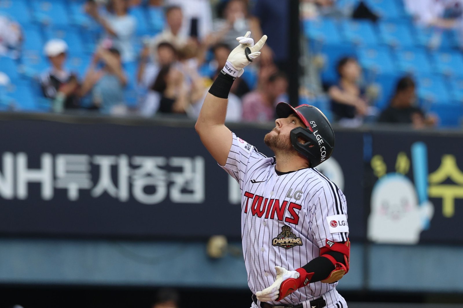 LG 오스틴, 3시즌 연속 30홈런에 단 ‘두 발’…KBO 외국인 역대 3번째