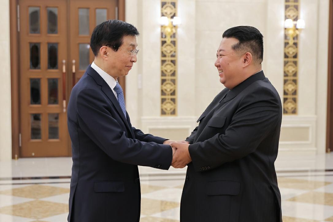 김정은, 왕후닝 만나 ‘北中 상호원조’ 강조