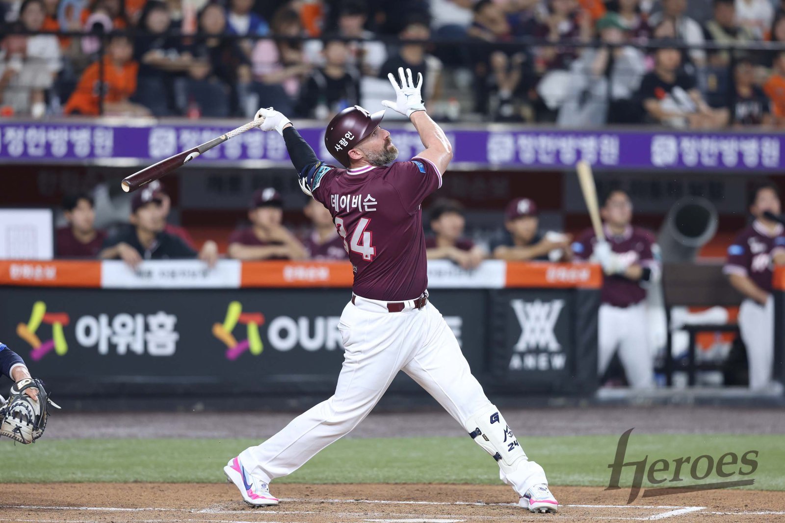 Davidson hits first home run for Kiwoom Heroes against Hanwha's Wang