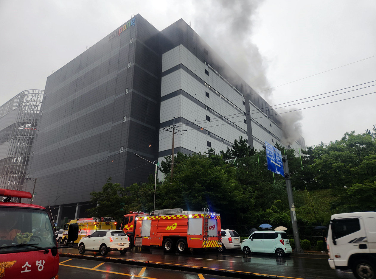 인천 쿠팡 물류센터 화재, 직원 등 121명 대피