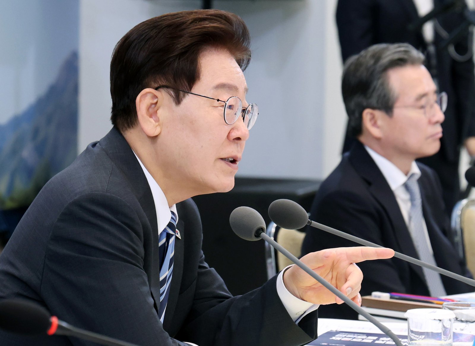 이재명 대통령이 15일 청와대 영빈관에서 열린 ‘삶으로 체감하는 대체불가 대한민국-국민과 함께하는 두 번째 업무보고’에서 발언하고 있다. 뉴시스