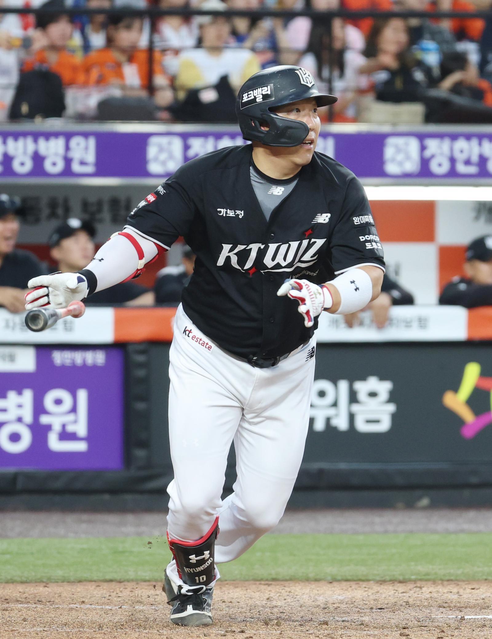 KT 김현수, 양준혁·박한이 넘어 리그 최초 ‘17시즌 연속 100안타’