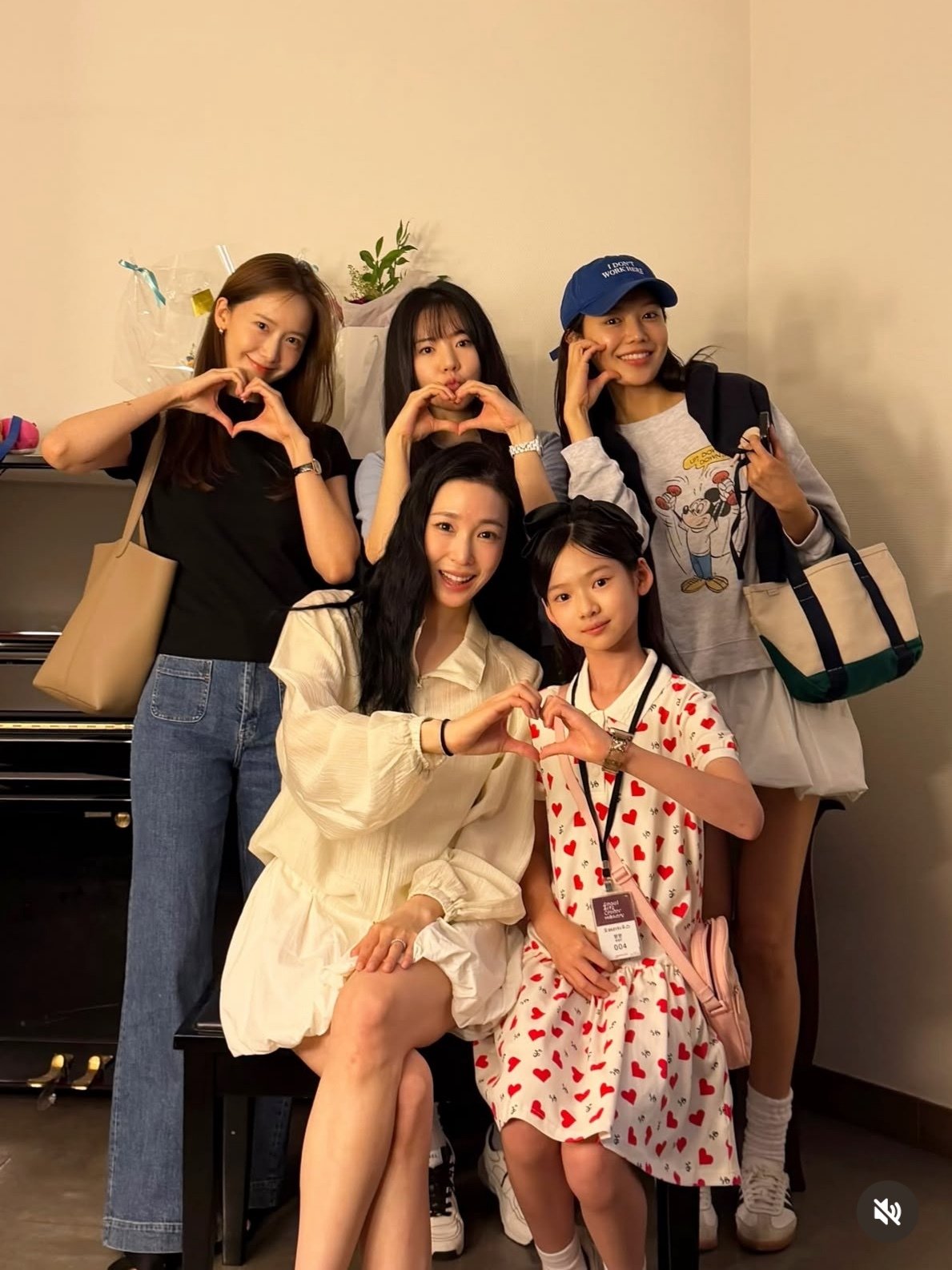 윤아, 티파니 응원 속 ‘관객 세포’ 변신…소녀시대 우정ing