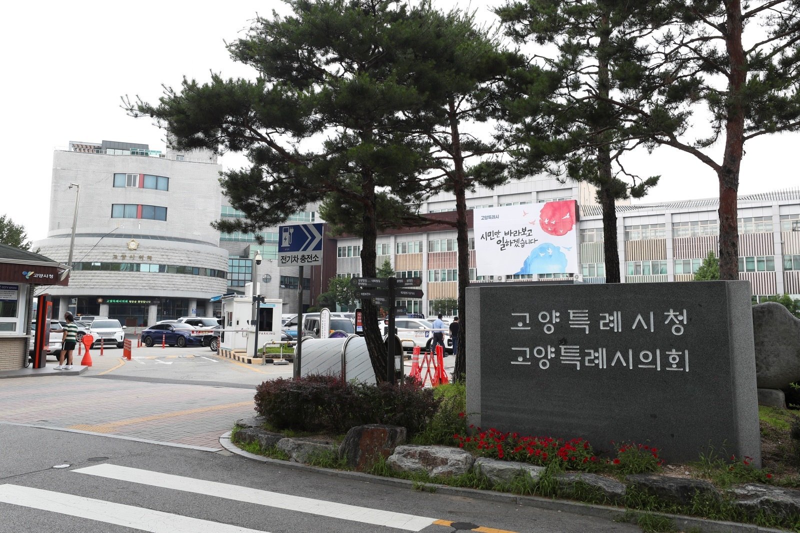 직무정지 3개월에도 급여는 그대로…지자체장만의 ‘출마 특권’