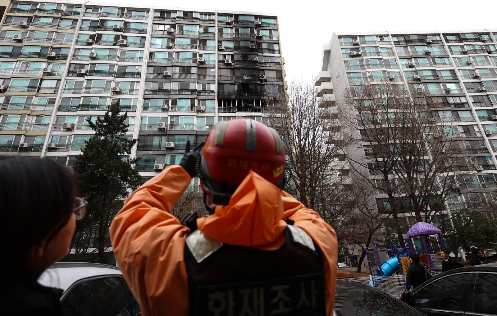 여고생 숨진 은마아파트 화재, 무자격자가 전기공사…업자 3명 입건