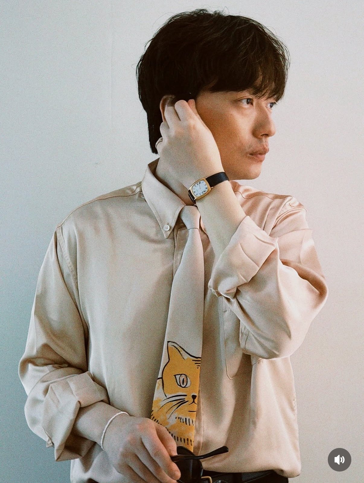 이동휘, 역시 패셔니스타…고양이 넥타이도 ‘찰떡 소화’