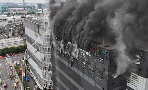 쿠팡 물류센터 화재 40시간만에… “반경 116m 주민들 대피하라”