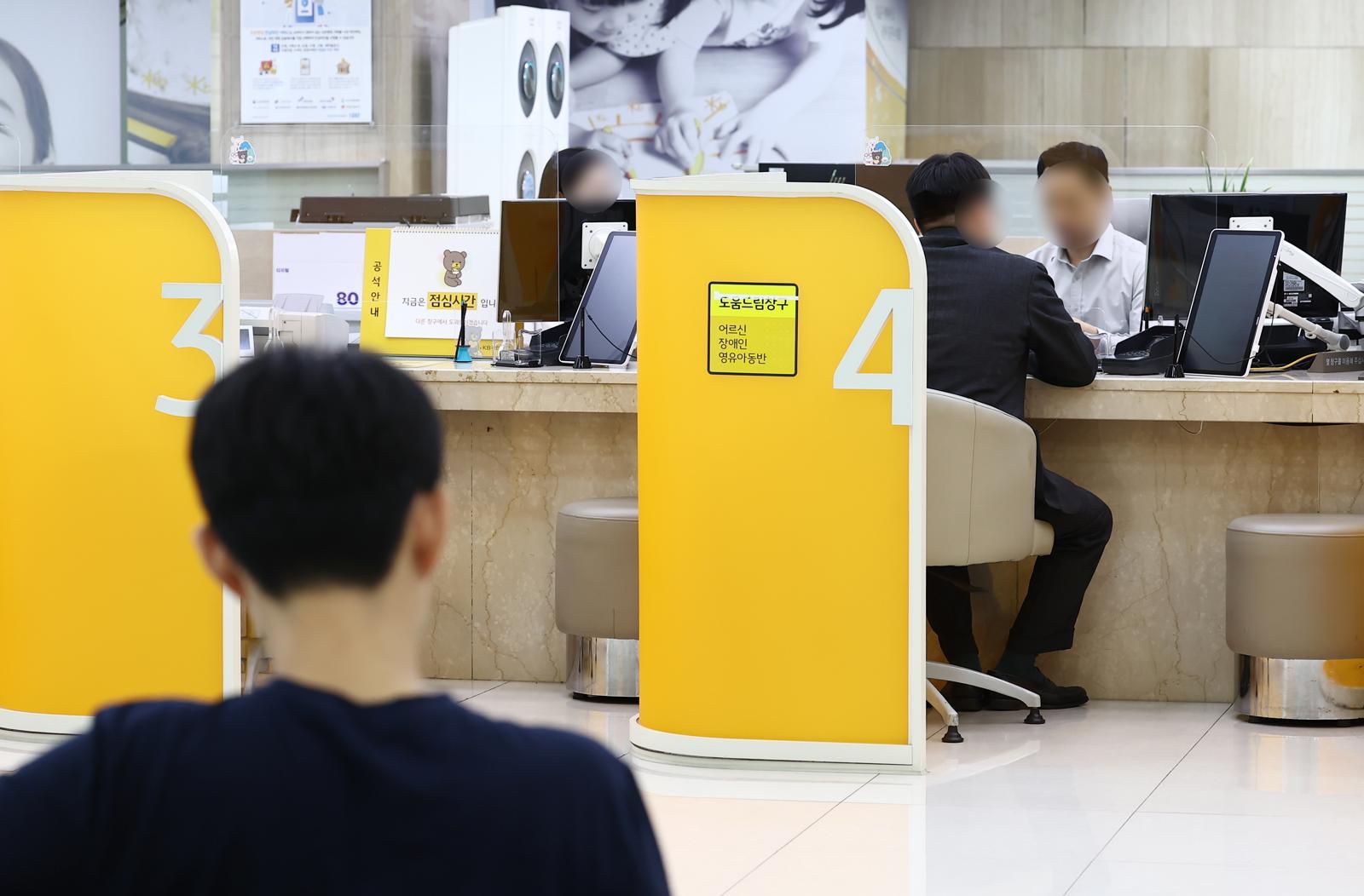 예-적금 줄인 1인가구… 대출자 34% 빚투 경험
