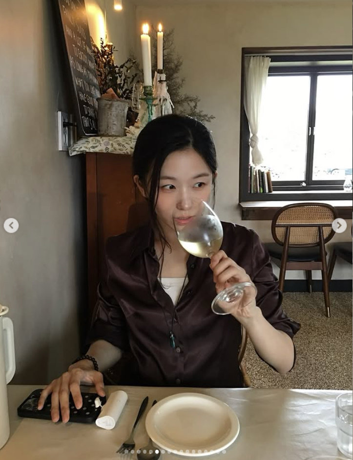 윤가이, 19세 연상 장기하와 열애 공개 후 첫 SNS…빛나는 미모