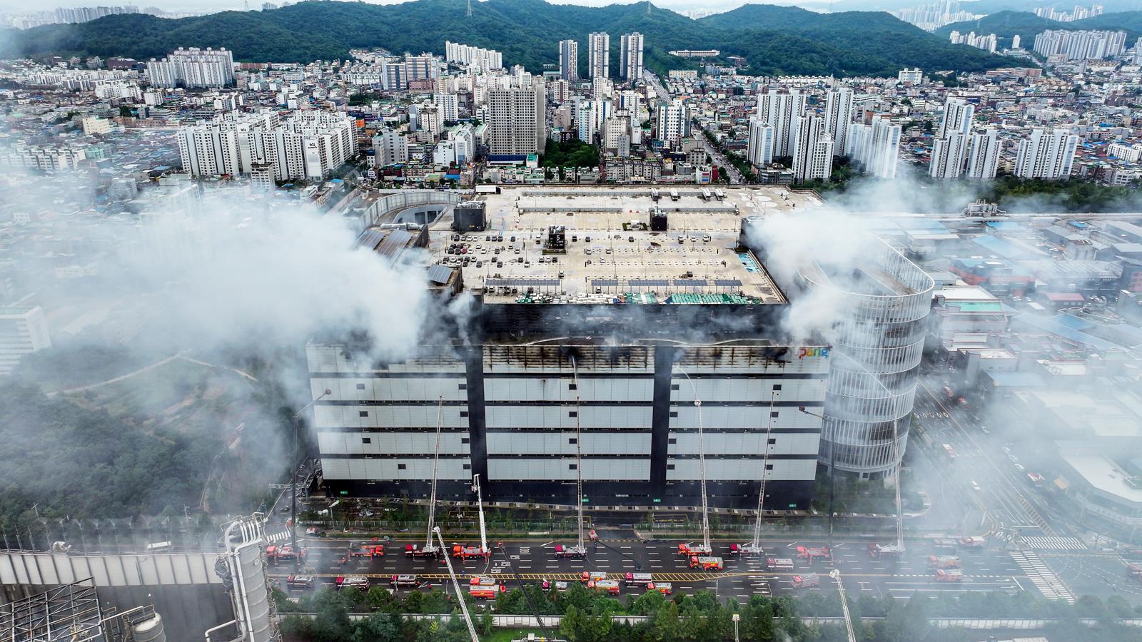 “5층에 리튬배터리 로봇 수백대”…쿠팡 화재 확산 저지 총력