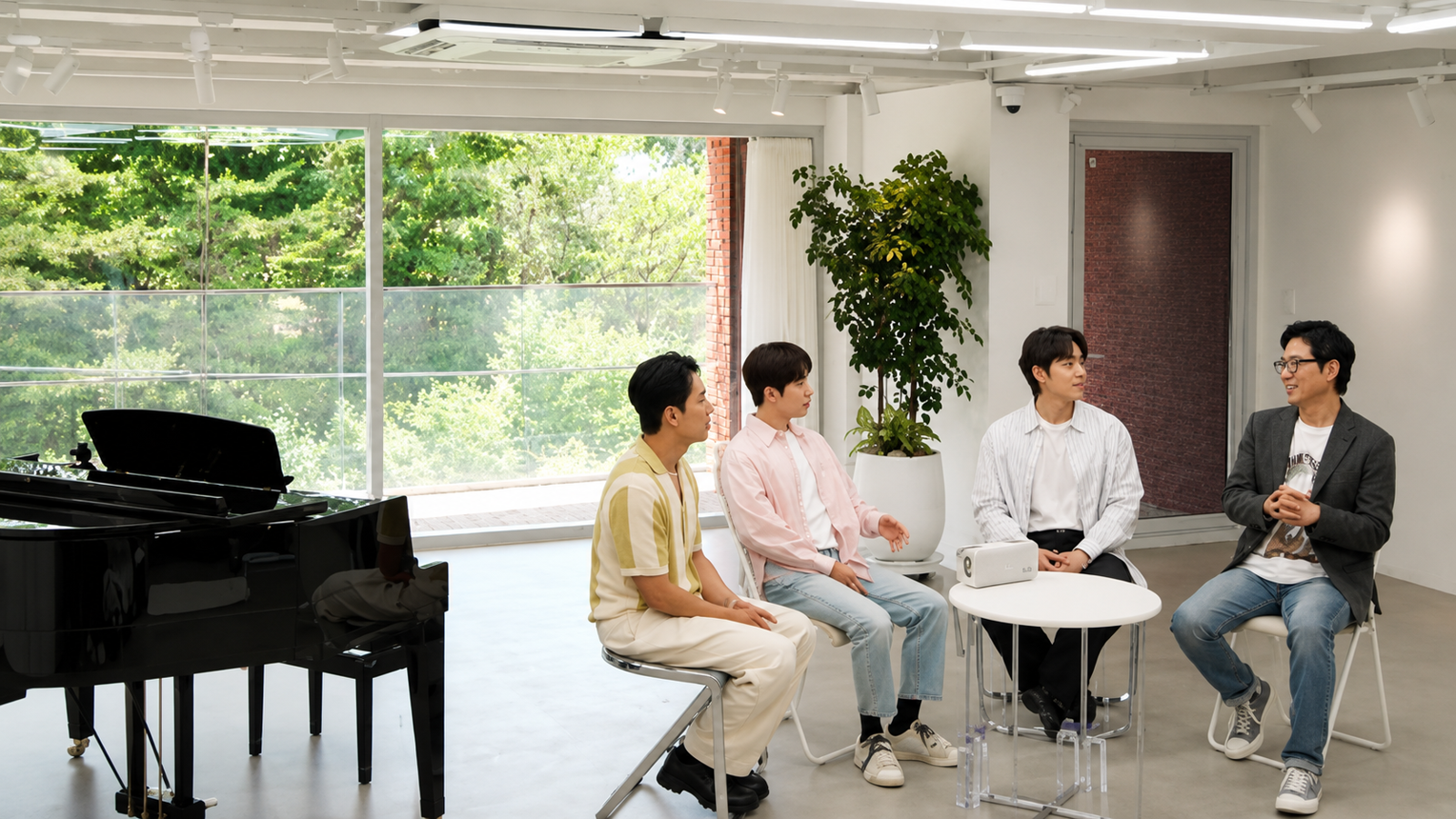 배우 겸 화가 박신양이 20년 넘게 갑상선 항진증과 저하증을 겪었다고 고백한다. MBC ‘오늘을 버틴 노래’ 화면