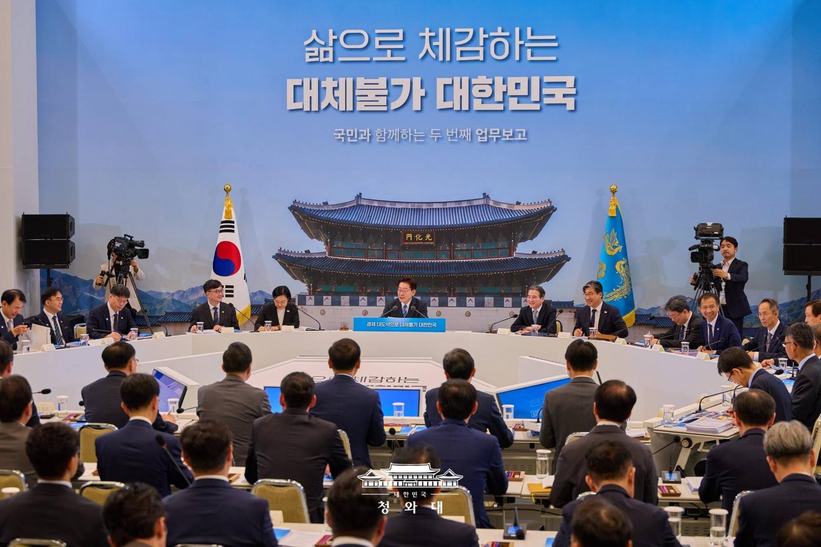 16일 청와대 영빈관에서 열린 업무보고 / 출처=청와대