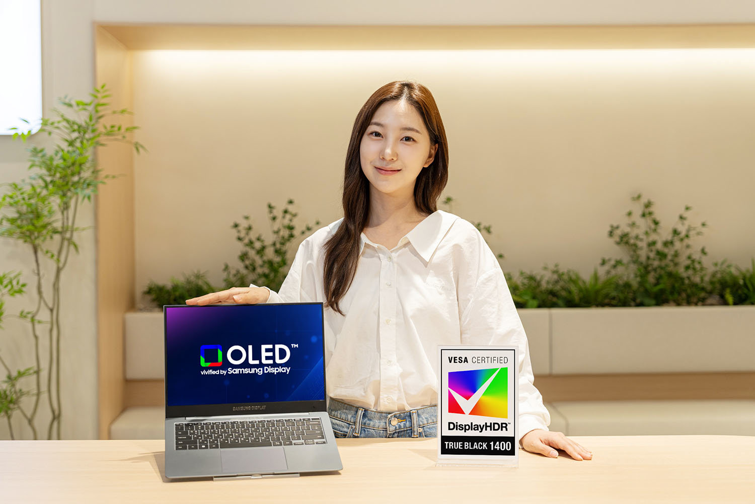 [뉴스줌인] 삼성디스플레이 “VESA 트루블랙 1400 지원 탠덤 OLED 공급” 그 배경은?